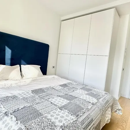 Nordic Oasis Luxury 1 Bedroom Aviatiei Tower Apartment *
