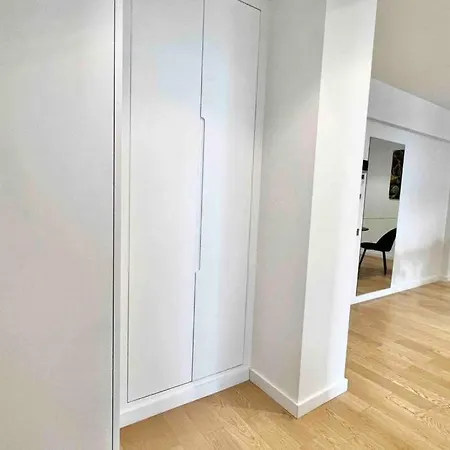 Nordic Oasis Luxury 1 Bedroom Aviatiei Tower Apartment *